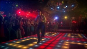 Джон Траволта показывает танец