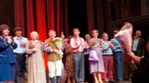 Финал постановки "Калина красная" театра "Русская песня" по мотивам произведений Василия Шукшина