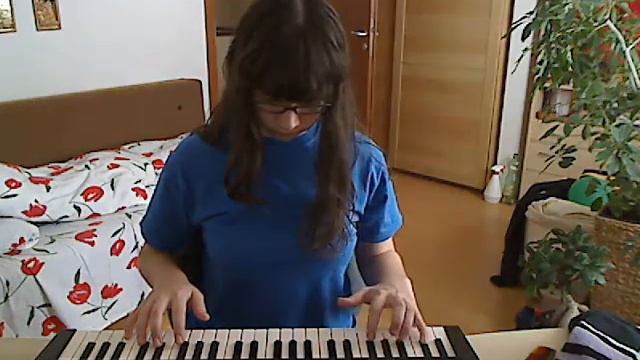 LP In between on piano - improved a bit смотреть онлайн