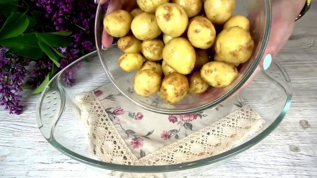 Молода Картопля в Духовці з Часником смотреть онлайн