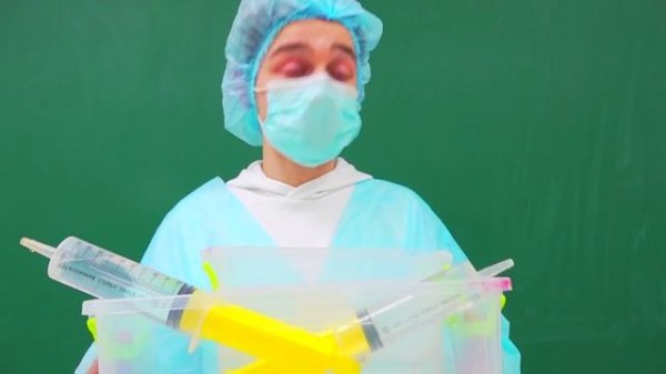 ШКОЛЬНИКИ Не БОЯТЬСЯ ДЕЛАТЬ ПРИВИВКИ у ШКОЛЬНОГО ДОКТОРА!!