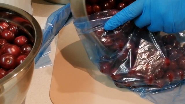 НАДЁЖНАЯ ЗАМОРОЗКА ВИШНИ! COOKING RECIPE! Freeze the cherries. смотреть онлайн