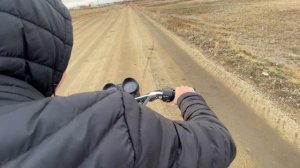 УЧУ ШКОЛЬНИКА ВОДИТЬ МОПЕД