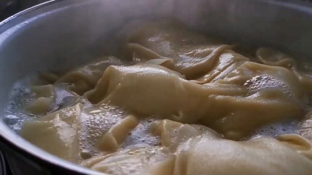 Казахский Бешбармак с уткой,с домашней лапшой пахнет Родиной !!!Костанайский Бешбармак самый вкусны смотреть онлайн