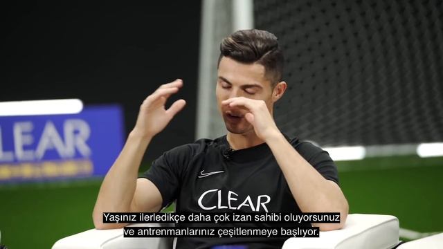 CRISTIANO RONALDO İLE CROSSBAR CHALLENGE (Clear Sunar)