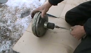Разборка Вакуумного Усилителя Тормозов Машины