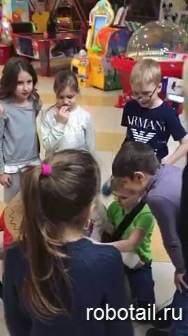 Робот-предсказатель Кузя от компании Robotic Retailers