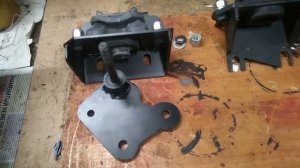 Усиленная опора двигателя на Весту, какая лучше!