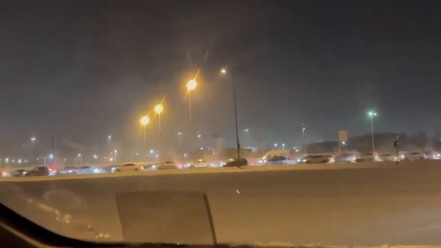 ❄️✈️ Наши читатели засняли огромную пробку возле Кольцово. По их словам, из-за морозов пропускная.. смотреть онлайн