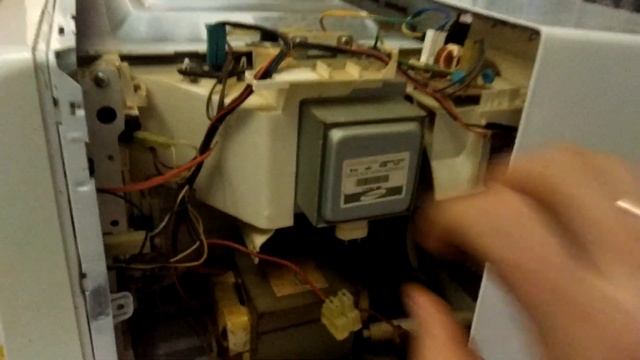 Искрит микроволновка. Быстрый и дешёвый ремонт смотреть онлайн