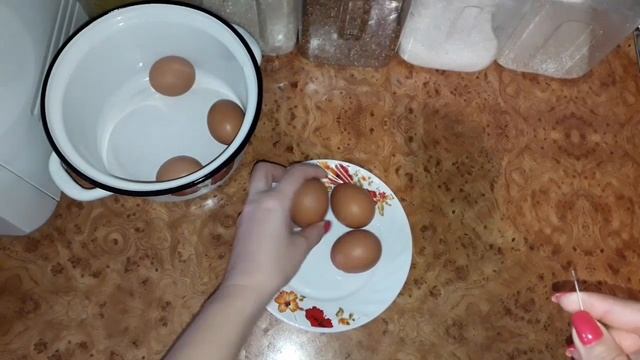 Как сварить яйца, чтобы они легко очищались. смотреть онлайн