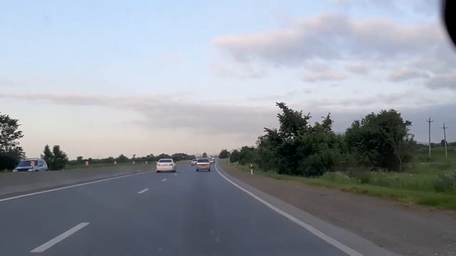 Северная Осетия, а коровы на трассе неприкосновенны, как в Индии. Расскажу как путешествуем на авт смотреть онлайн