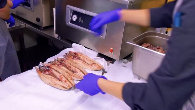 LIFE in Ukraine. Cooking 1000 kilos of ribs a day on a giant grill! смотреть онлайн