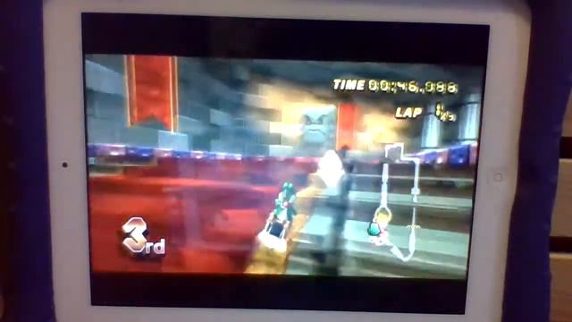 Angry birds: King Pig plays "Mario Kart Wii" смотреть онлайн