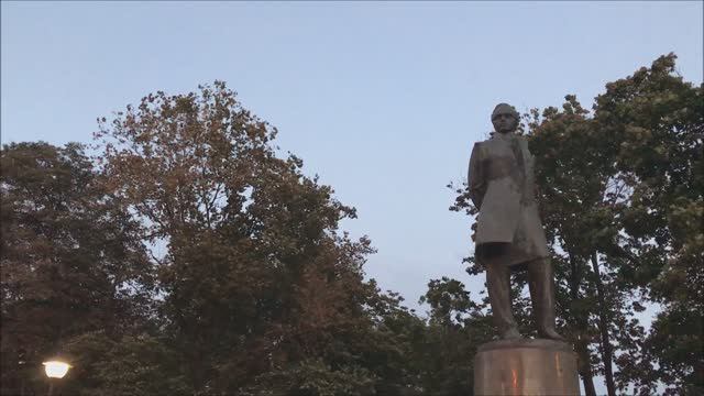 Сквер на Лермонтовской площади (м.Красные Ворота), памятник М.Ю.Лермонтову смотреть онлайн