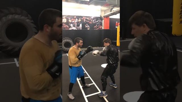 Контратаки одноименной рукой.