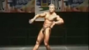 СМОТРИМ  БОДИБИЛДЕРА. Шикарное выступление.