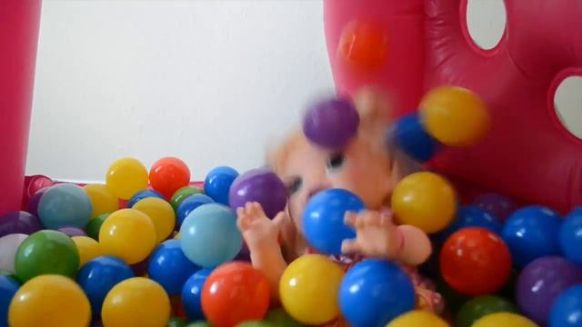 My Baby Alive Doll, Doc McStuffins and Baby Born Playing in Ball Pit!!! BananaKids смотреть онлайн