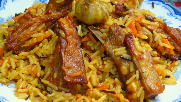 Готовим узбекский плов из говяжьих рёбер на костре в казане.mp4 смотреть онлайн