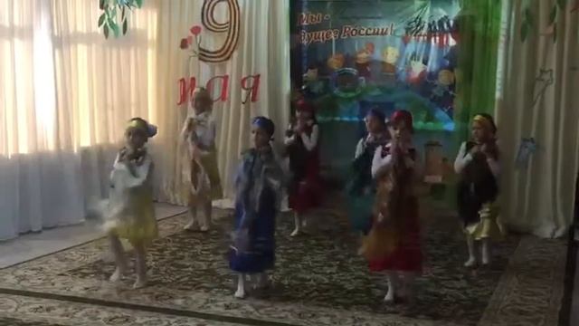 Танец с платками. Группа №12 "Красная шапочка" смотреть онлайн