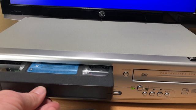 Sylvania DVC841G DVD VCR Combo смотреть онлайн