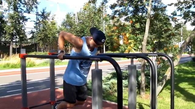 Как научиться выход силой на 2 руки ЗА ОДНУ тренировку!+(макс. выходов силой за 1 подход!) смотреть онлайн