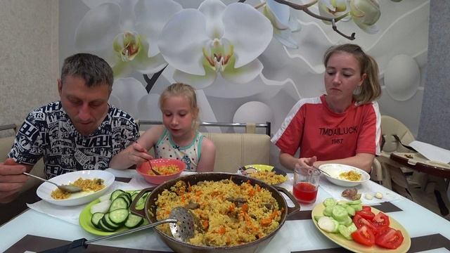 МУКБАНГ ДОМАШНИЙ ПЛОВ С ГОВЯДИНОЙ В МНОГОДЕТНОЙ СЕМЬЕ