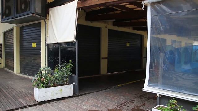RIMINI: Polizia presa a bottigliate, questore chiude bar per 15 giorni | VIDEO смотреть онлайн