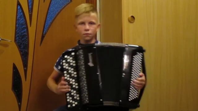 Карусель, обработка Ю.Шахнова. (Домашнее задание на лето), исп. Матвей Польянович. смотреть онлайн