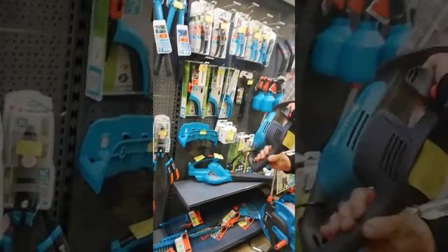 видео обзор "Садовый инвентарь: Что нужно иметь в арсенале для работы на своем дачном участке" смотреть онлайн