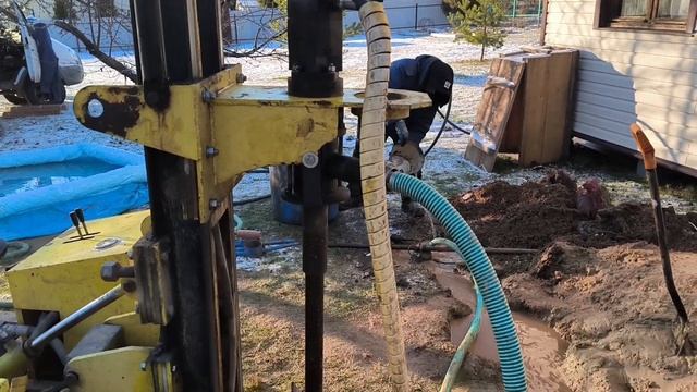 Скважина на воду. Чистить или бурить новую?! смотреть онлайн
