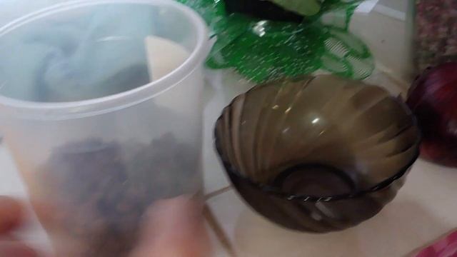 Лайфхак как кормить кота если он не есть старое