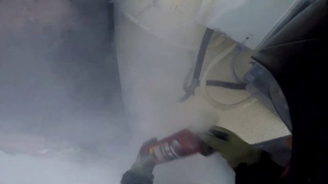 ?ГОРЯЩИЙ ЭЛЕКТРОЩИТ И КРИК ПАНИКУЮЩЕЙ ЖЕНЩИНЫ!? смотреть онлайн