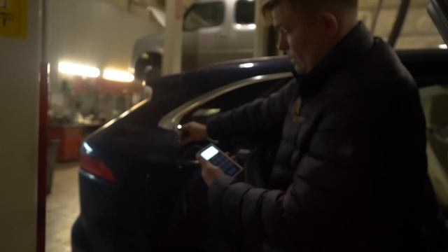 Jaguar c отрезанной крышей по программе Approved смотреть онлайн