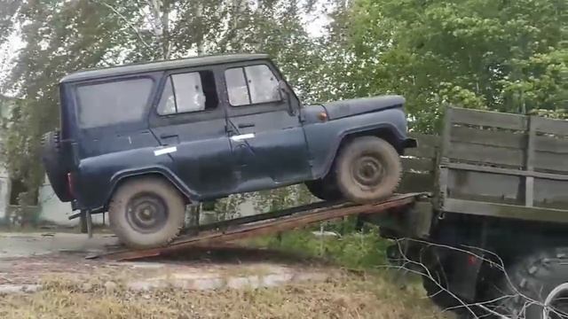 НИКОГДА не загоняйте так УАЗ в кузов КрАЗа!!! смотреть онлайн