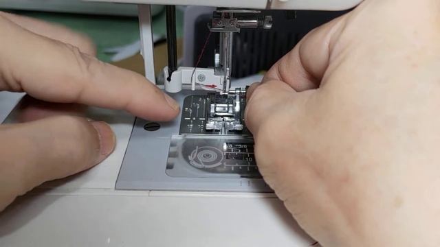 車樂美電腦式全迴轉縫紉機自動穿線示範 смотреть онлайн