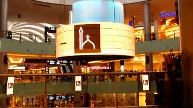 МОЛИТВА В ДУБАИ-МОЛЛ. ВСЕ БЬЮТСЯ ЛБАМИ. смотреть онлайн