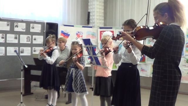 Ансамбль скрипачей ДШИ г. Сусумана. М. Олах. Котенок смотреть онлайн