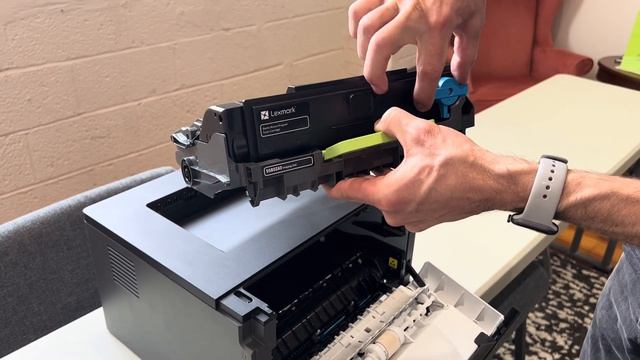 Lexmark MS431/MS331 - How to Change the Toner смотреть онлайн
