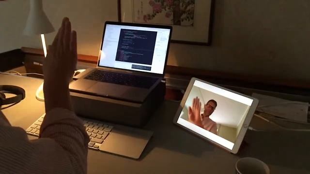 iPad 10.5" (2017) showing some camera/display lag using front camera at 30 fps (max) смотреть онлайн