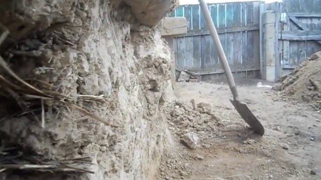 В марте начал вычищать вокруг дома , чтоб положить фундамент дома . смотреть онлайн