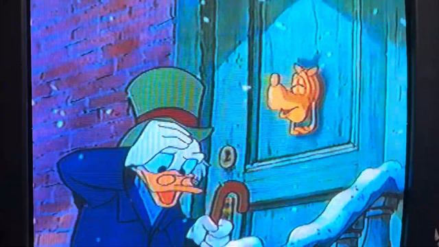 Mickey’s Christmas Carol: Uncle Scrooge pushed goofy’s nose смотреть онлайн