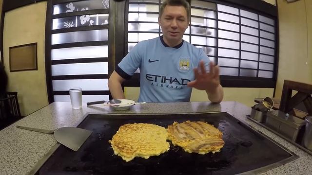 Жарим лепешки в Японии. Веселый фаст-фуд по-японски смотреть онлайн