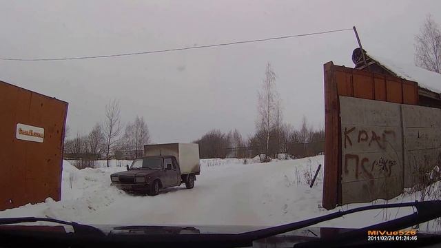 По снегу на машине, как на лыжах! смотреть онлайн