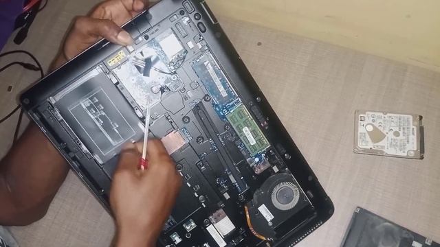 HP Laptop ZBook 15u Disassembly (Changing Hard Disk, RAM and Battery) смотреть онлайн
