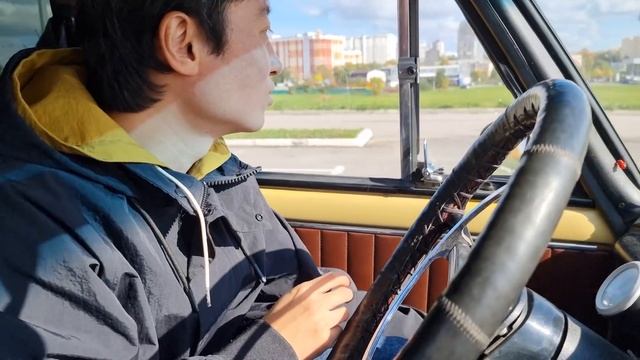 ИНОСТРАНЕЦ В ВОСТОРГЕ ОТ ЖИГУЛЕЙ: 