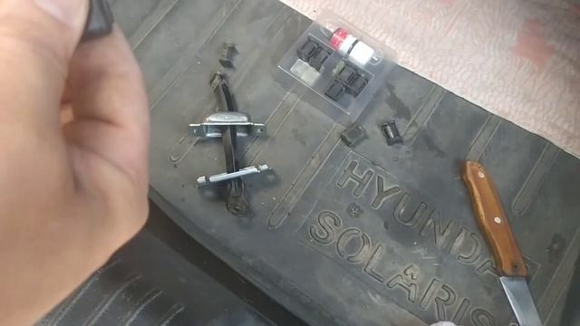 Ремонт ограничителя двери Хендай солярис Кия рио. смотреть онлайн