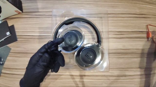 распаковка наушников JBL tune 700 BT смотреть онлайн