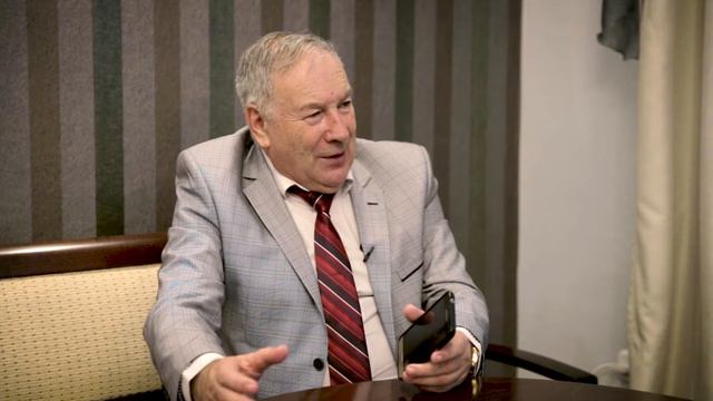 Яков Горельников: "Театр вошел в мою жизнь с детства." смотреть онлайн