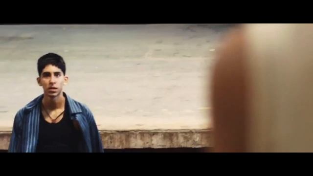 Jamal & Latika finally meet at the train station at the end Slumdog Millionaire (2008) Clip 14 of 1 смотреть онлайн